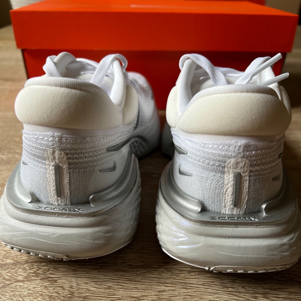 Nike Women’s Zoomx Invincible Run FK White Running Shoes CT2229-101 Size 8.5 - Picture 4 of 7